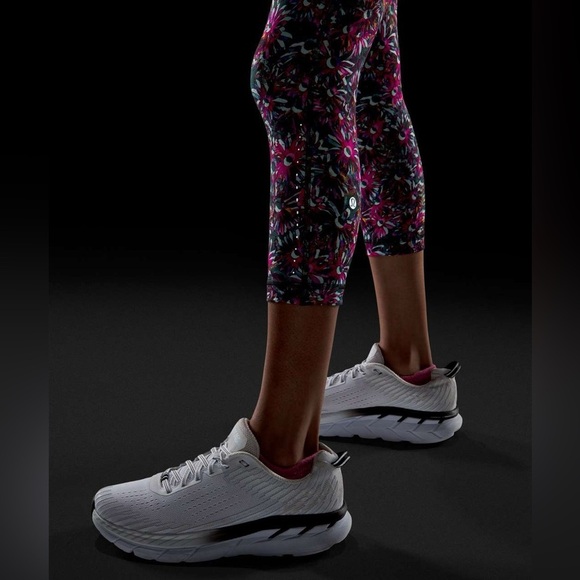 NWOT Lululemon Swift Speed High-Rise Crop 21"
Floral Electric Multi size 20 - Picture 6 of 11